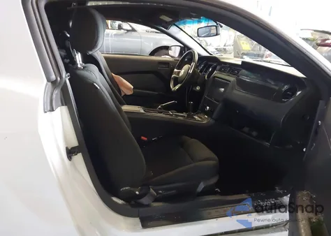 2014 Ford Mustang V6 z USA, uszkodzony, nr VIN 1ZVBP8AM4E5290724